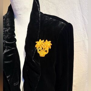 Vintage Bakelite brooch, flower pot